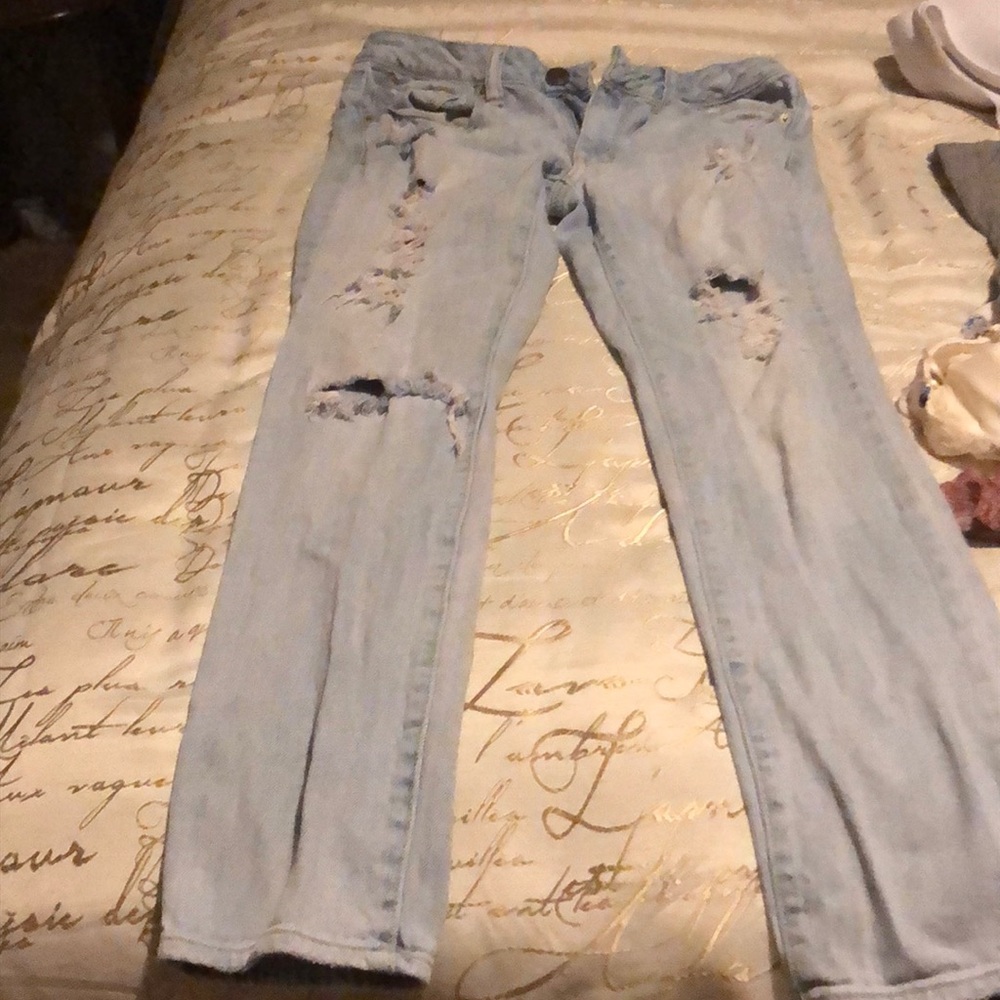 Light wash American eagle jeans
